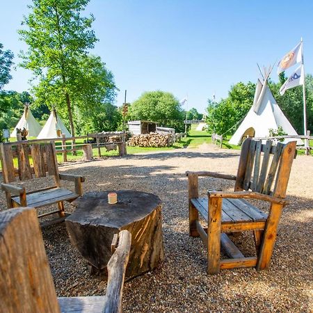 Les Tipis Du Bonheur De Vivre Hotel Brulon Ngoại thất bức ảnh