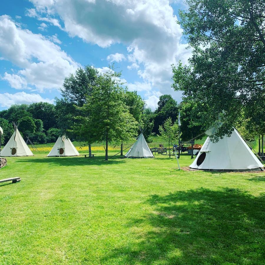 Les Tipis Du Bonheur De Vivre Hotel Brulon Ngoại thất bức ảnh