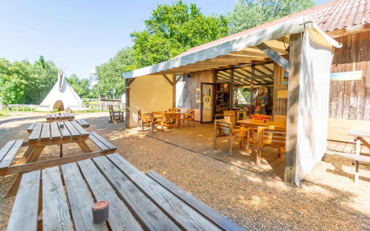 Les Tipis Du Bonheur De Vivre Hotel Brulon Ngoại thất bức ảnh