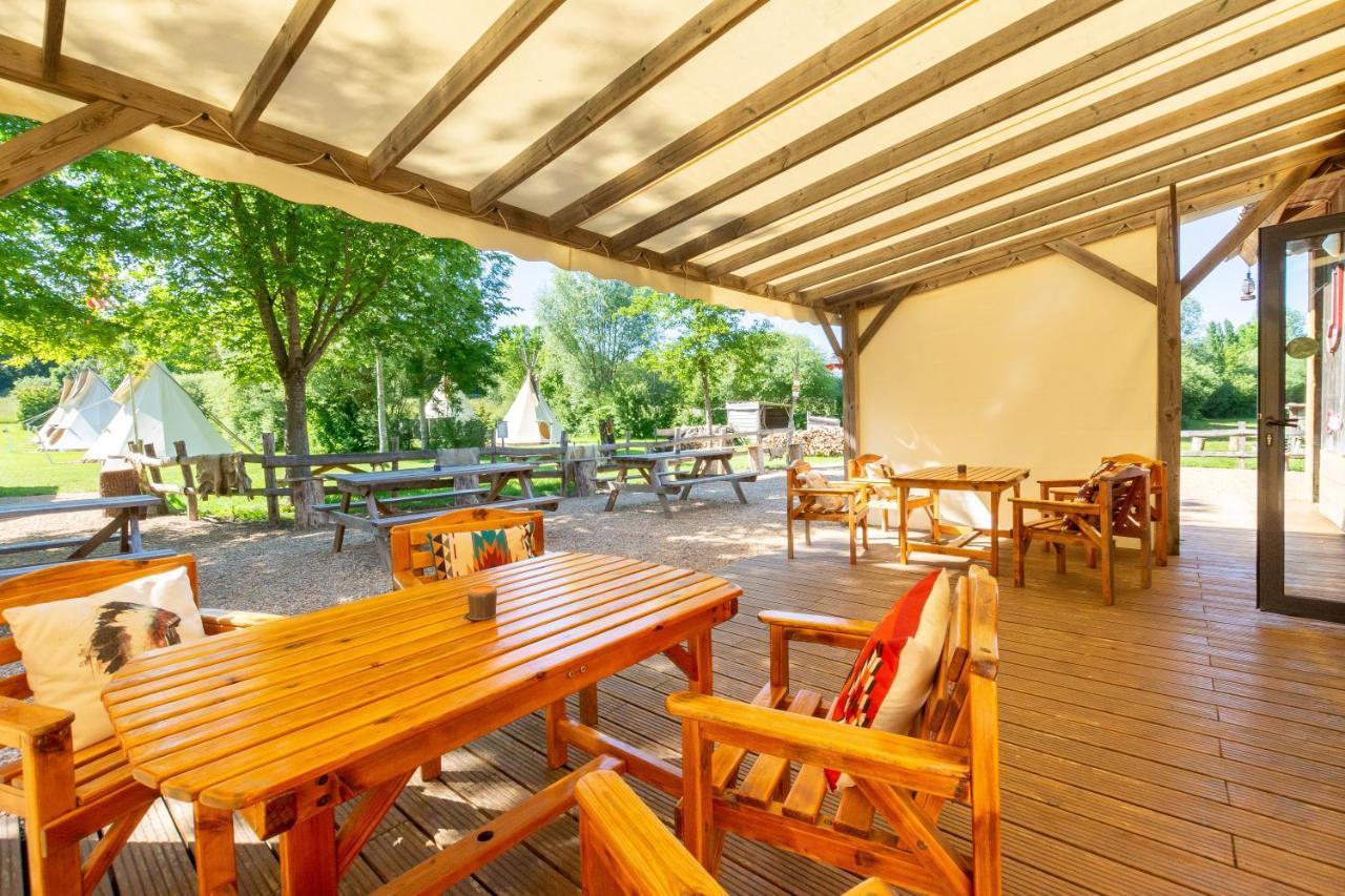 Les Tipis Du Bonheur De Vivre Hotel Brulon Ngoại thất bức ảnh