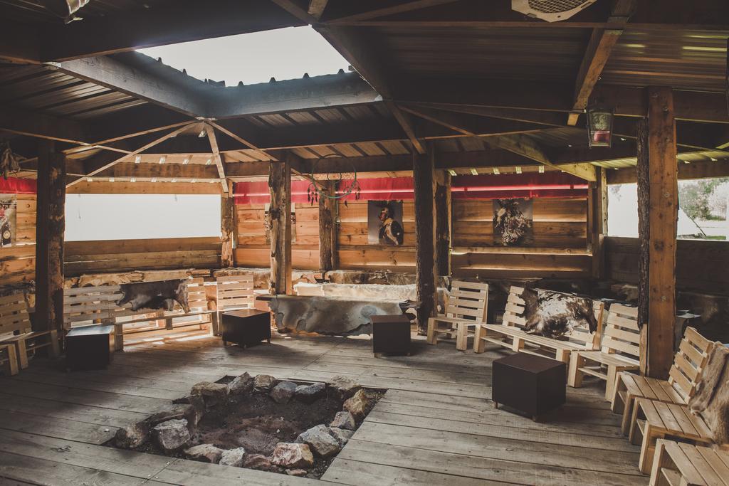 Les Tipis Du Bonheur De Vivre Hotel Brulon Ngoại thất bức ảnh