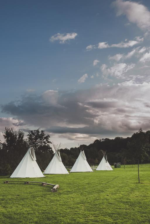 Les Tipis Du Bonheur De Vivre Hotel Brulon Ngoại thất bức ảnh