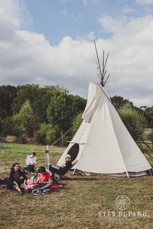 Les Tipis Du Bonheur De Vivre Hotel Brulon Ngoại thất bức ảnh
