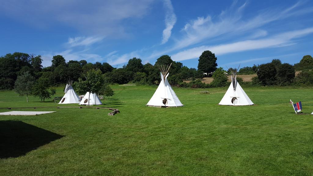 Les Tipis Du Bonheur De Vivre Hotel Brulon Ngoại thất bức ảnh