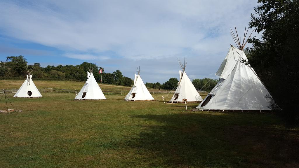 Les Tipis Du Bonheur De Vivre Hotel Brulon Ngoại thất bức ảnh