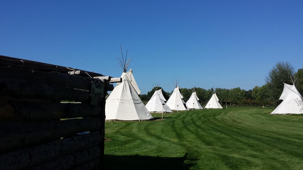 Les Tipis Du Bonheur De Vivre Hotel Brulon Ngoại thất bức ảnh