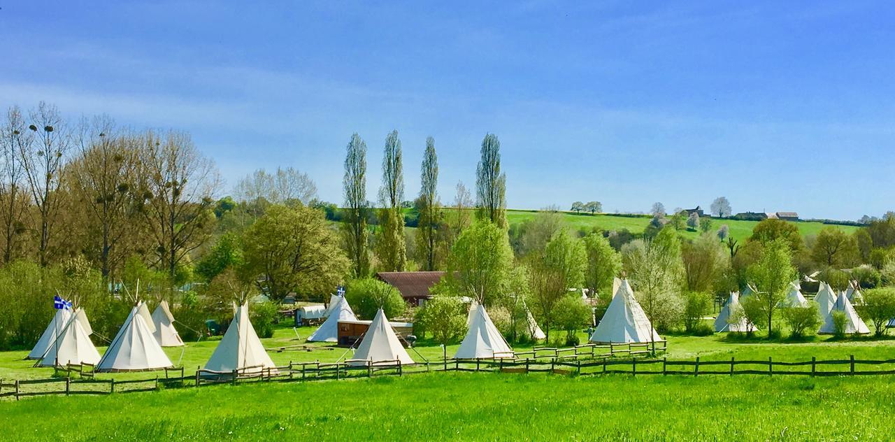 Les Tipis Du Bonheur De Vivre Hotel Brulon Ngoại thất bức ảnh