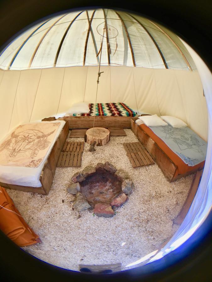 Les Tipis Du Bonheur De Vivre Hotel Brulon Ngoại thất bức ảnh